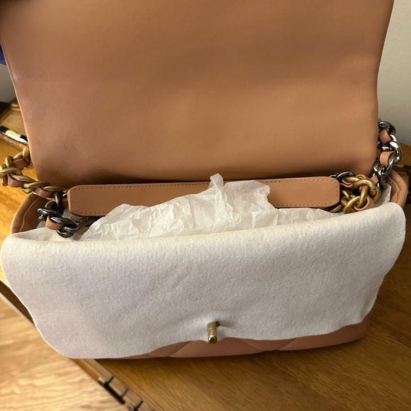 Chanel 19 large ( not maxi ) - Picture 7 of 16